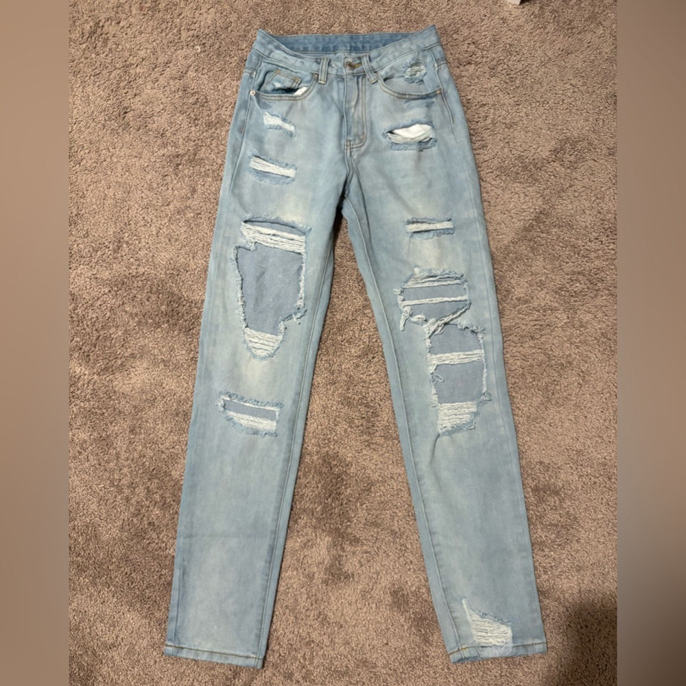 Light washed ripped jeans